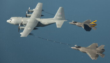 First_dual_F_35C_aerial_refueling-630x494